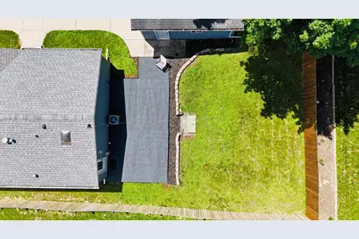 2451 S 92nd St, West Allis, WI 53227 - Photo 27