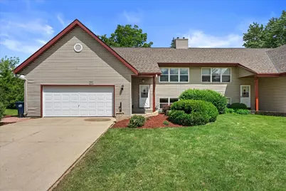 W245N6566  Bowling Green St, Sussex, WI 53089 - Photo 1