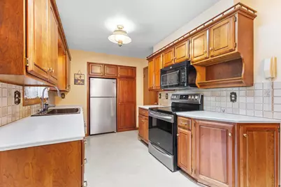 218 E Pierron St, Port Washington, WI 53074 - Photo 7