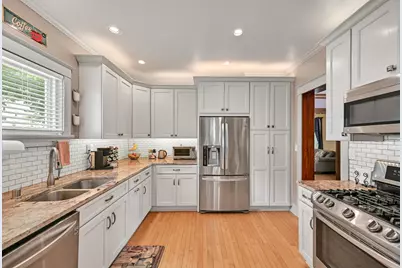 1347 N 71st St, Wauwatosa, WI 53213 - Photo 11