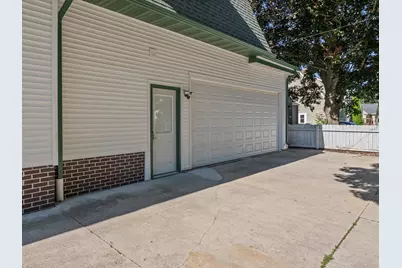 1128 N 11th St, Manitowoc, WI 54220 - Photo 47