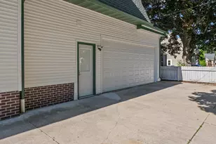 1128 N 11th St, Manitowoc, WI 54220 - Photo 47
