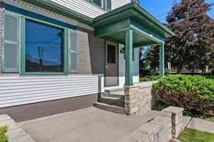1128 N 11th St, Manitowoc, WI 54220 - Photo 5