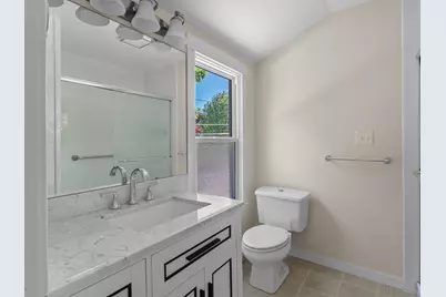 1128 N 11th St, Manitowoc, WI 54220 - Photo 37