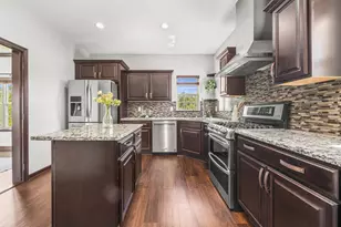 N88W18648 Duke Ct, Menomonee Falls, WI 53051 - Photo 17