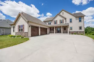N88W18648 Duke Ct, Menomonee Falls, WI 53051 - Photo 3
