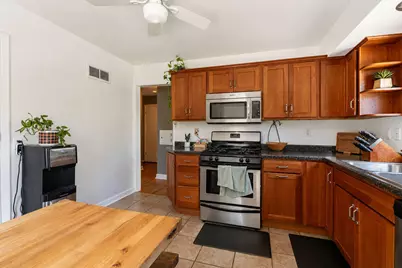 1518 E Howard Ave, Milwaukee, WI 53207 - Photo 15