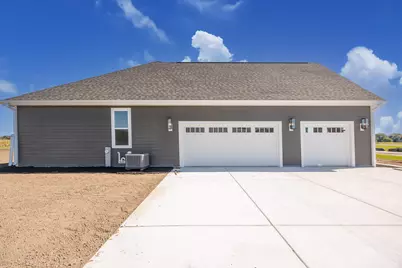 N63W35828  Frederick Dr, Oconomowoc, WI 53066 - Photo 9
