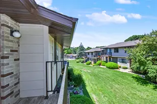 402 Sheffield Rd, Waukesha, WI 53186 - Photo 25