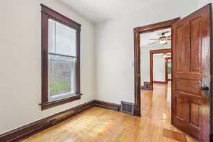 1660 N Marshall St, Milwaukee, WI 53202 - Photo 33