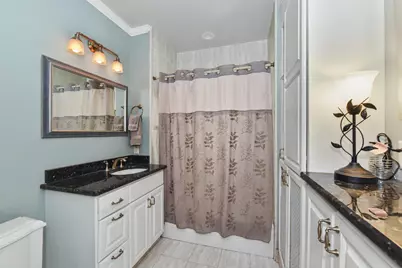 2009 N Prospect Ave #20, Milwaukee, WI 53202 - Photo 23