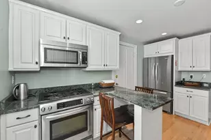 2009 N Prospect Ave, Milwaukee, WI 53202 - Photo 15