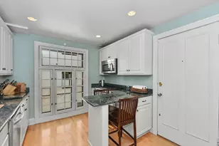 2009 N Prospect Ave, Milwaukee, WI 53202 - Photo 13