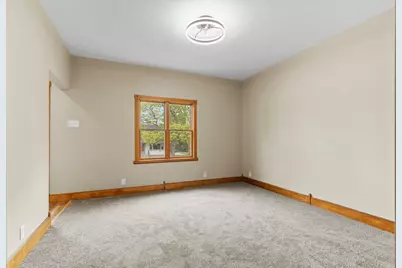 1637  Maple St, South Milwaukee, WI 53172 - Photo 9