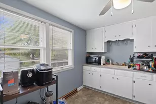 2728 N Carlton Pl, Milwaukee, WI 53210 - Photo 9