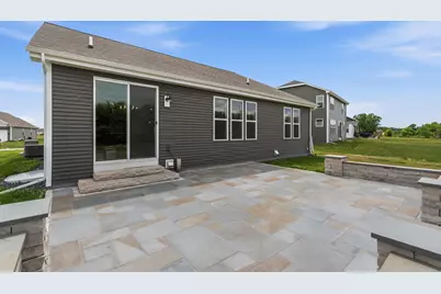 N161W21868  Daisy Dr, Jackson, WI 53037 - Photo 5