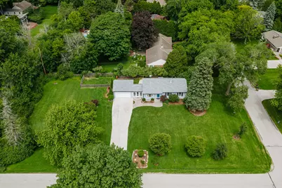 834 E Glencoe Pl, Bayside, WI 53217 - Photo 35