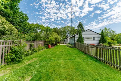 834 E Glencoe Pl, Bayside, WI 53217 - Photo 33