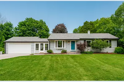 834 E Glencoe Pl, Bayside, WI 53217 - Photo 1