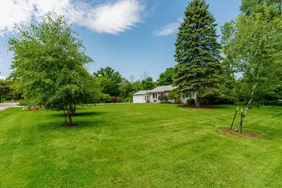 834 E Glencoe Pl, Bayside, WI 53217 - Photo 5