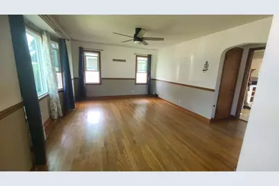 3434  1st Ave, Racine, WI 53402 - Photo 3