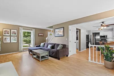 1028 S Imperial Dr, Hartland, WI 53029 - Photo 9
