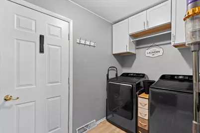 1028 S Imperial Dr, Hartland, WI 53029 - Photo 17