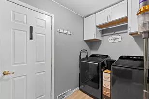 1028 S Imperial Dr, Hartland, WI 53029 - Photo 17