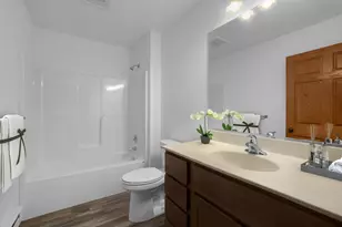 1002 7th St, La Crosse, WI 54601 - Photo 9