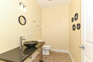 1920 N Farwell Ave, Milwaukee, WI 53202 - Photo 17