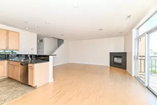 1920 N Farwell Ave, Milwaukee, WI 53202 - Photo 9