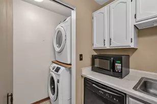 W177N9776 Riversbend Circle, Germantown, WI 53022 - Photo 7
