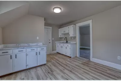 2316 S 84th St, West Allis, WI 53227 - Photo 5