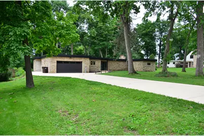 13815 W Robin Trl, New Berlin, WI 53151 - Photo 33