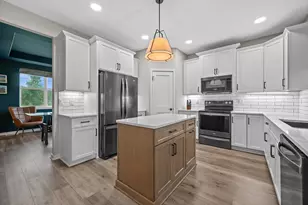 S54W25488 Pebble Brk Ct, Waukesha, WI 53189 - Photo 9