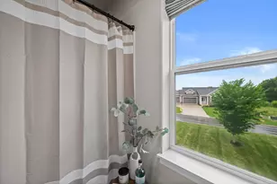 S54W25488 Pebble Brk Ct, Waukesha, WI 53189 - Photo 35