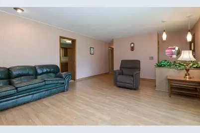 321  Macarthur Dr, Mukwonago, WI 53149 - Photo 9