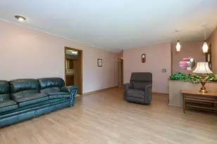321 Macarthur Dr, Mukwonago, WI 53149 - Photo 9