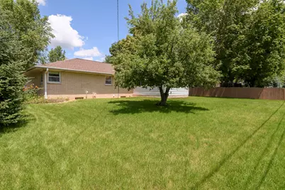 321  Macarthur Dr, Mukwonago, WI 53149 - Photo 5