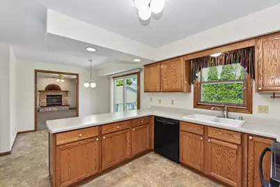 2920  Wildrose Way, Racine, WI 53402 - Photo 15