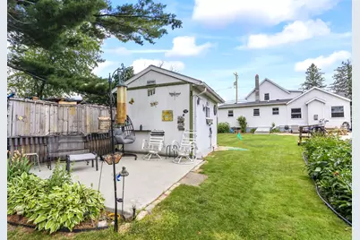552  Milford St, Watertown, WI 53094 - Photo 9