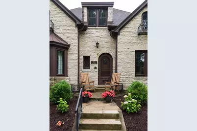 7023  Grand Pkwy, Wauwatosa, WI 53213 - Photo 5