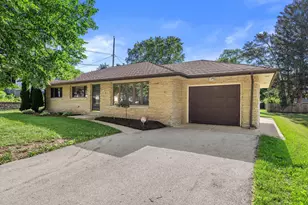 W238N6498 Elmwood Ave, Sussex, WI 53089 - Photo 3