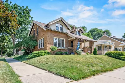 4834 W Wisconsin Ave, Milwaukee, WI 53208 - Photo 3
