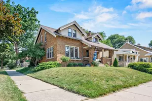 4834 W Wisconsin Ave, Milwaukee, WI 53208 - Photo 3