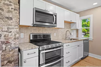12516  W Meadow Ln, New Berlin, WI 53151 - Photo 9