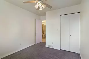 6924 Whitewater St, Racine, WI 53402 - Photo 11