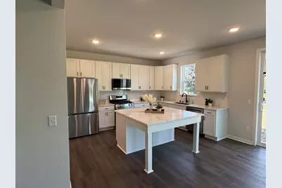 N101W16888  Tanglewood Dr, Germantown, WI 53022 - Photo 5