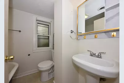 1816 N Arlington Pl, Milwaukee, WI 53202 - Photo 11