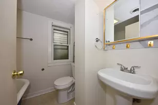 1816 N Arlington Pl, Milwaukee, WI 53202 - Photo 11